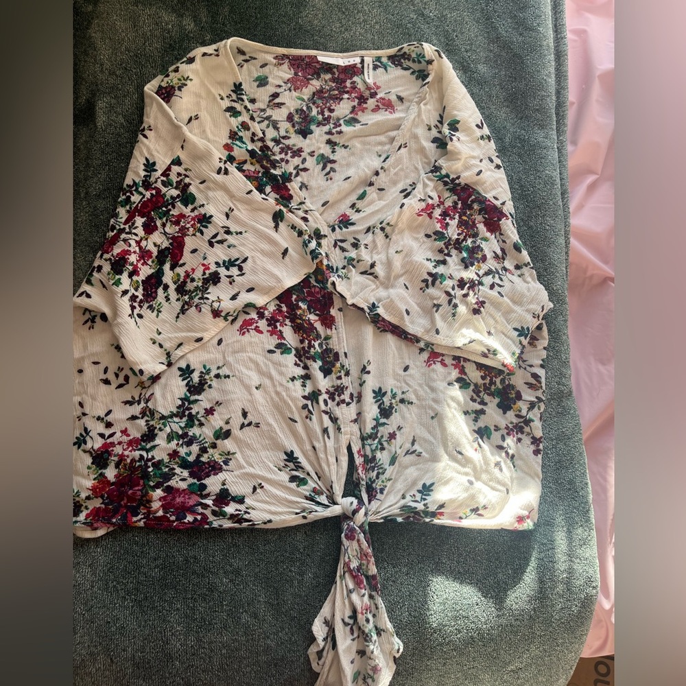 LUQ Rhee Front Tie Top - Picture 3 of 3
